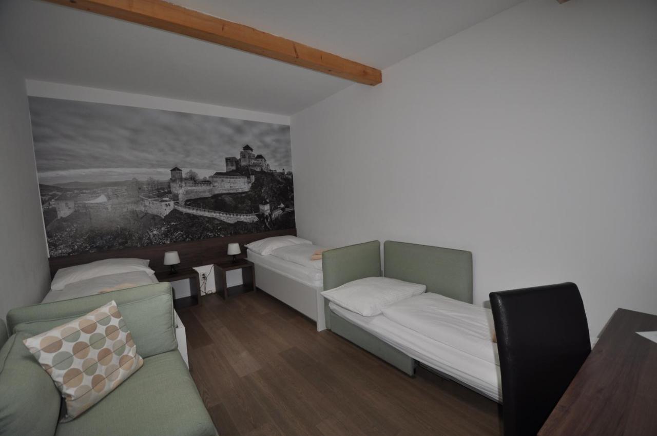 Penzion Arenaostrov Trenčín Exteriér fotografie